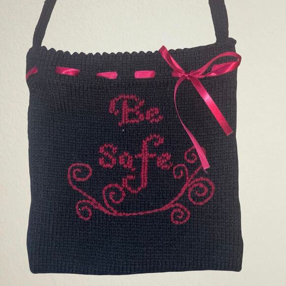 Black knit handbag with red ribbon bow, whimsigoth Y2K coquette witch goth OOAK - Picture 1 of 4